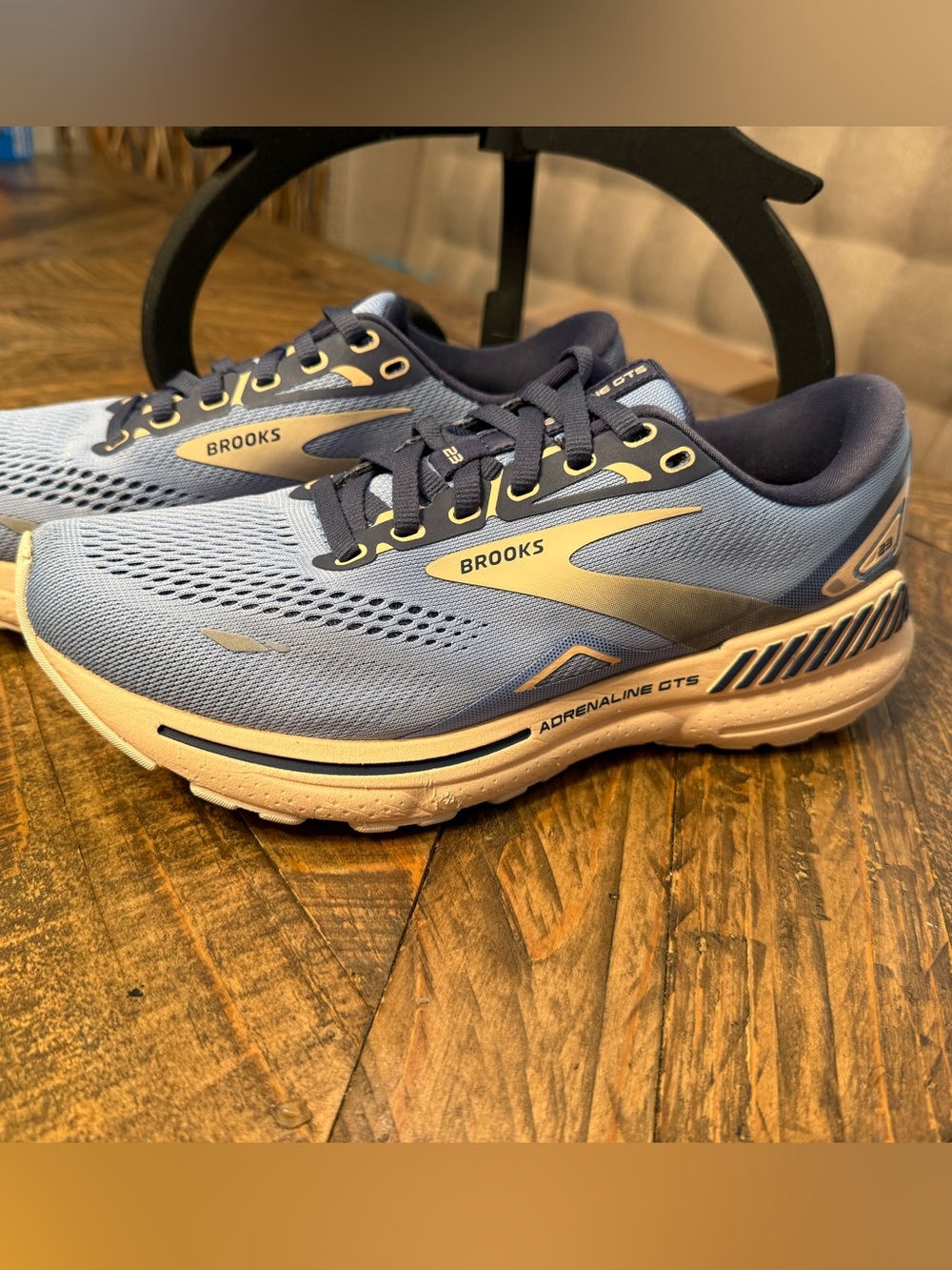 Brooks Adrenaline GTS 23 Women’s Size 8 Blue Running Shoes 1203811B465